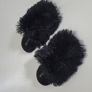 Women's black fuzzy slippers size 7-8